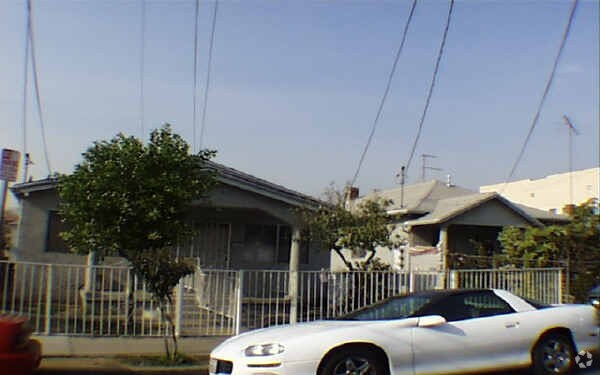 Primary Photo - 355-361 N Chicago St