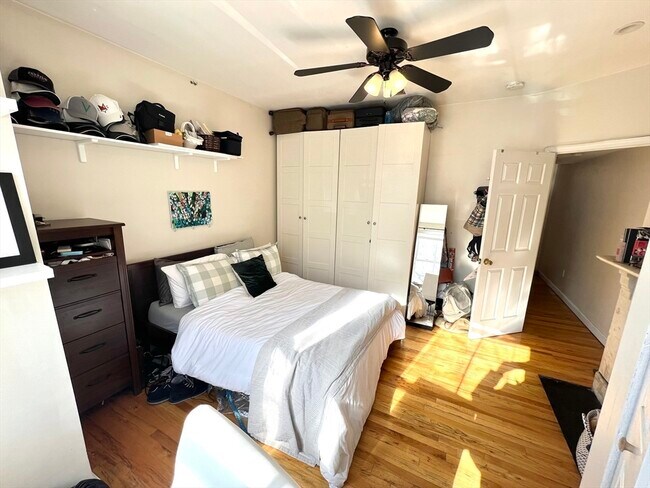 Building Photo - 584 Tremont St