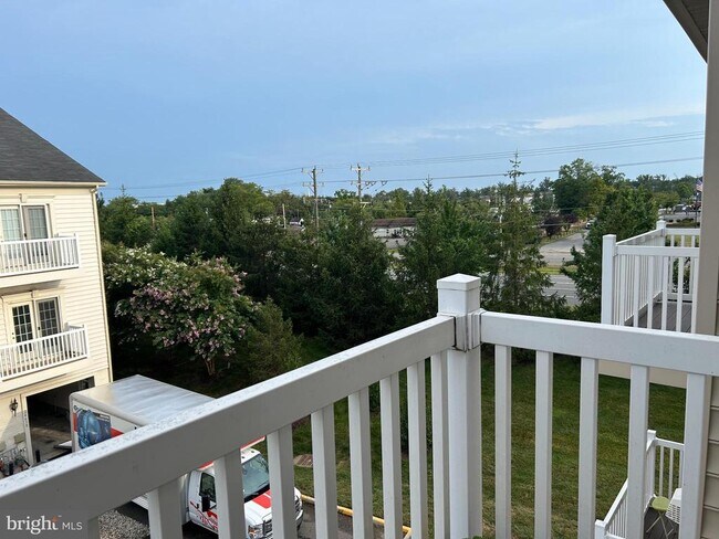 Foto del edificio - 24706 Hutchinson Farm Dr