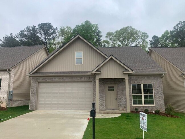 Building Photo - 3 Bed / 2.5 Bath Townhouse