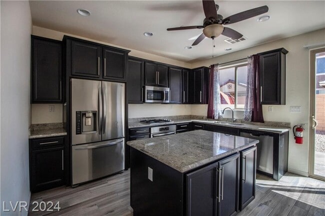 Building Photo - 386 Espressivo St