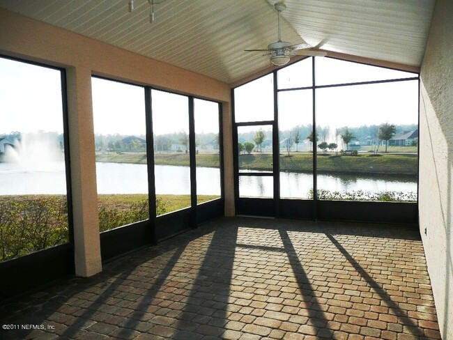Building Photo - 964 Hazeltine Ct