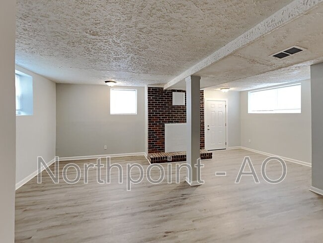 Foto del edificio - 3901 Rockcrest Ct