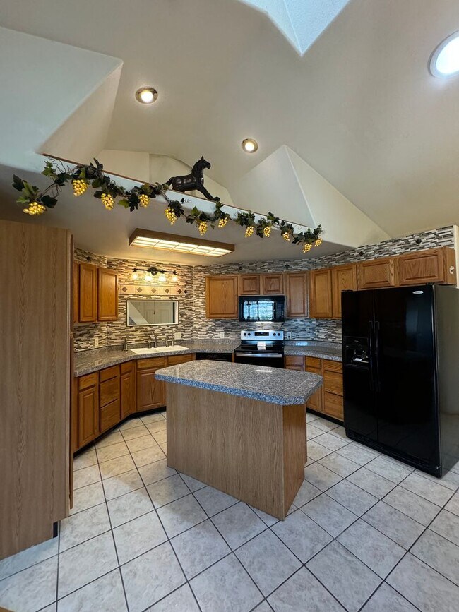 Foto del edificio - Green area 3 bedroom 2 bath with bonus roo...