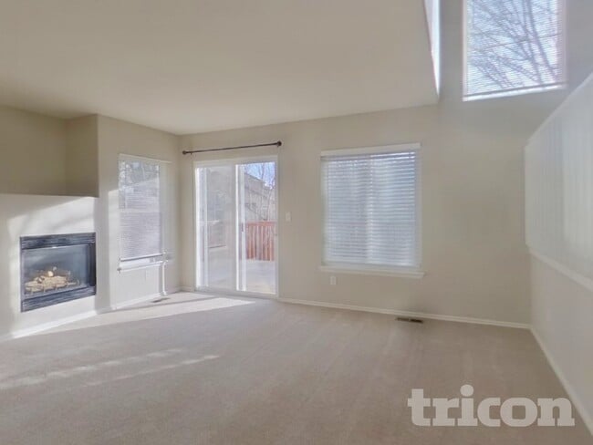 Foto del edificio - 8785 Katherine Ct