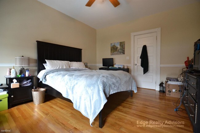 Foto del edificio - 3 br, 1 bath  - 34 Antwerp St # 2O
