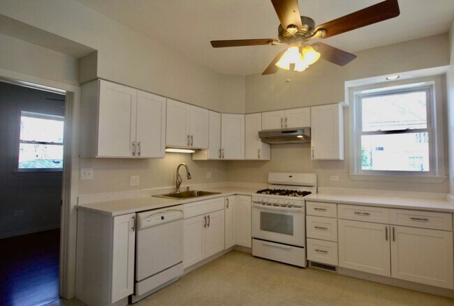 Foto del edificio - 4041 N Monticello Ave