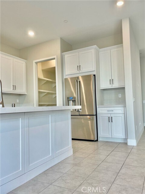 Building Photo - 463 Chorus