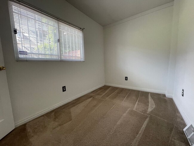 Building Photo - 212 Coltart Ave