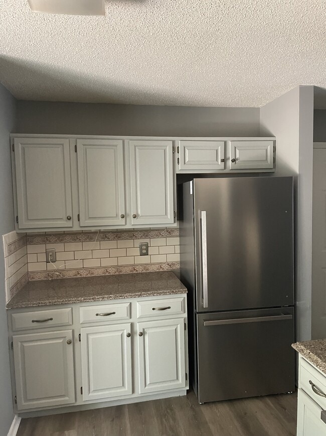 Building Photo - 11901 Henderson Hill Rd