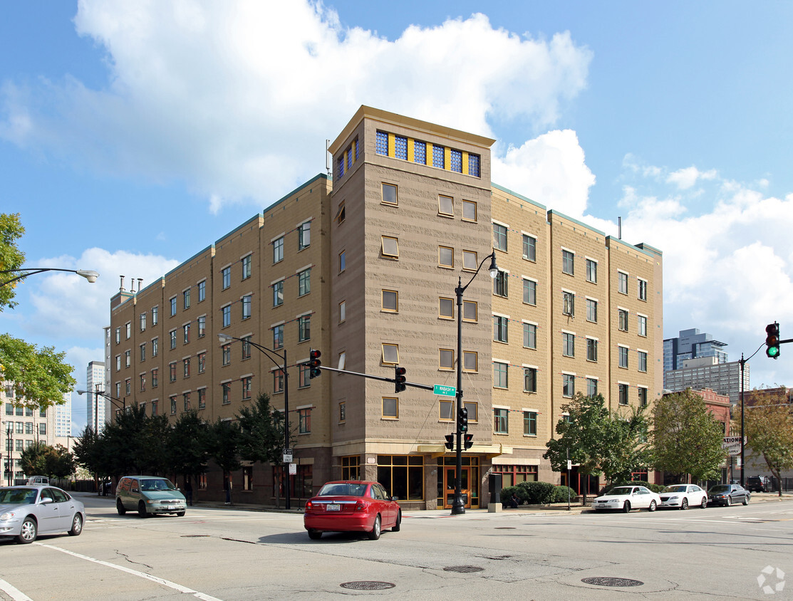 Primary Photo - Studios at 1801 S Wabash