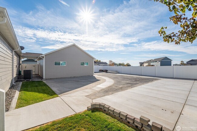 Foto del edificio - Beautiful 2 Bedroom home with detached shop!