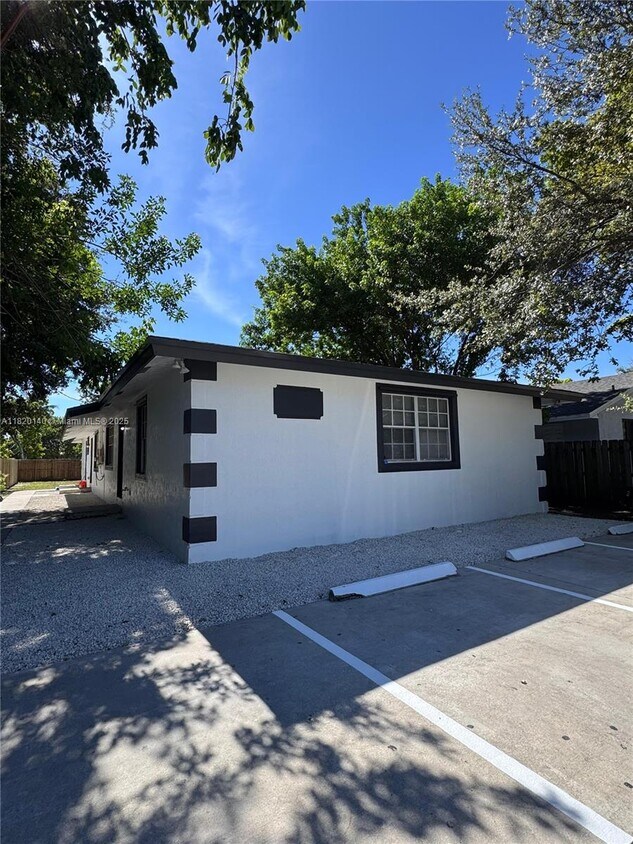 Foto principal - 617 NW 3rd Ave