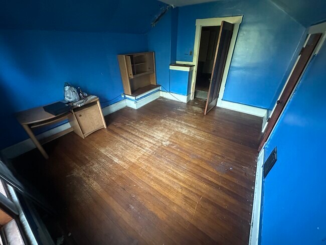 Building Photo - 214 N Maple St