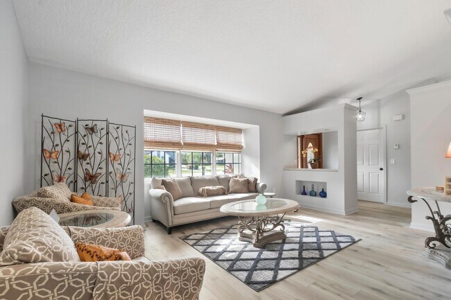 Foto del edificio - 691 Foresteria Ave