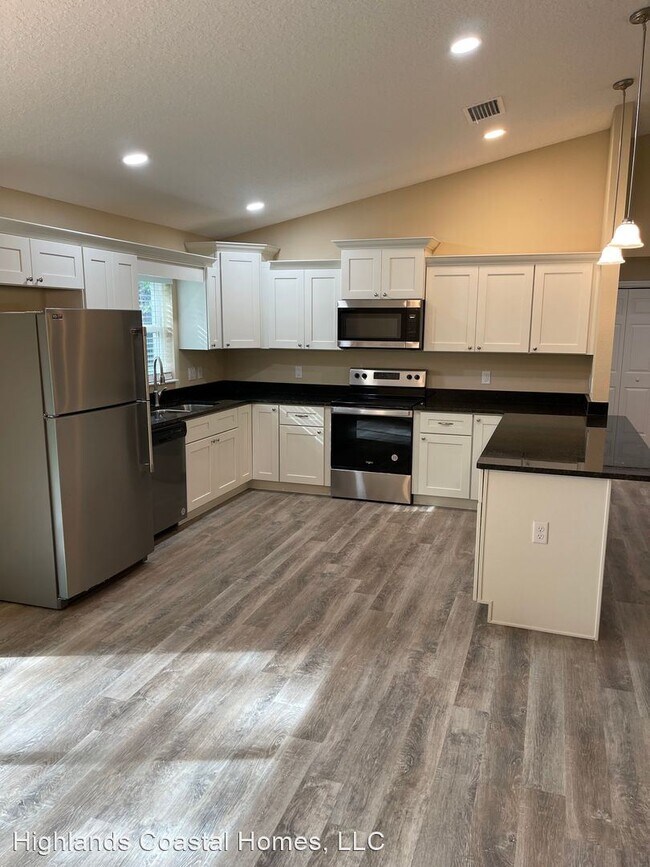 Building Photo - 4 br, 2 bath House - 132 W. Greenbriar Pl.