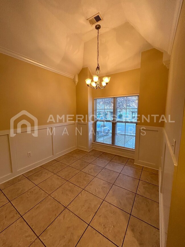 Foto del edificio - Townhome in Hoover, AL!!! View with 48 Hou...