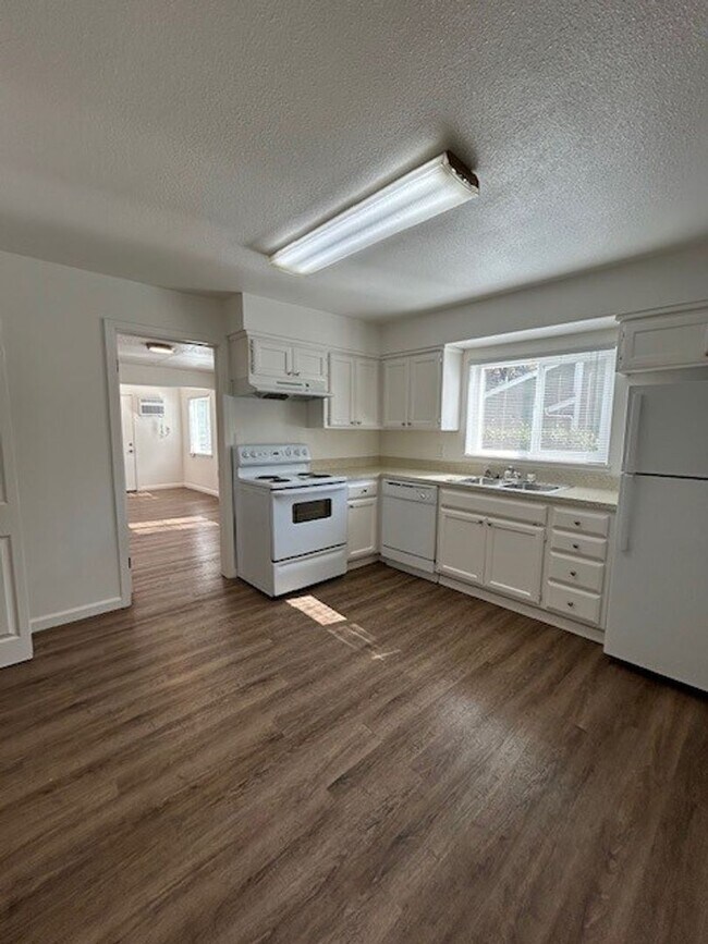 Foto del edificio - Cherry Ave. (205)