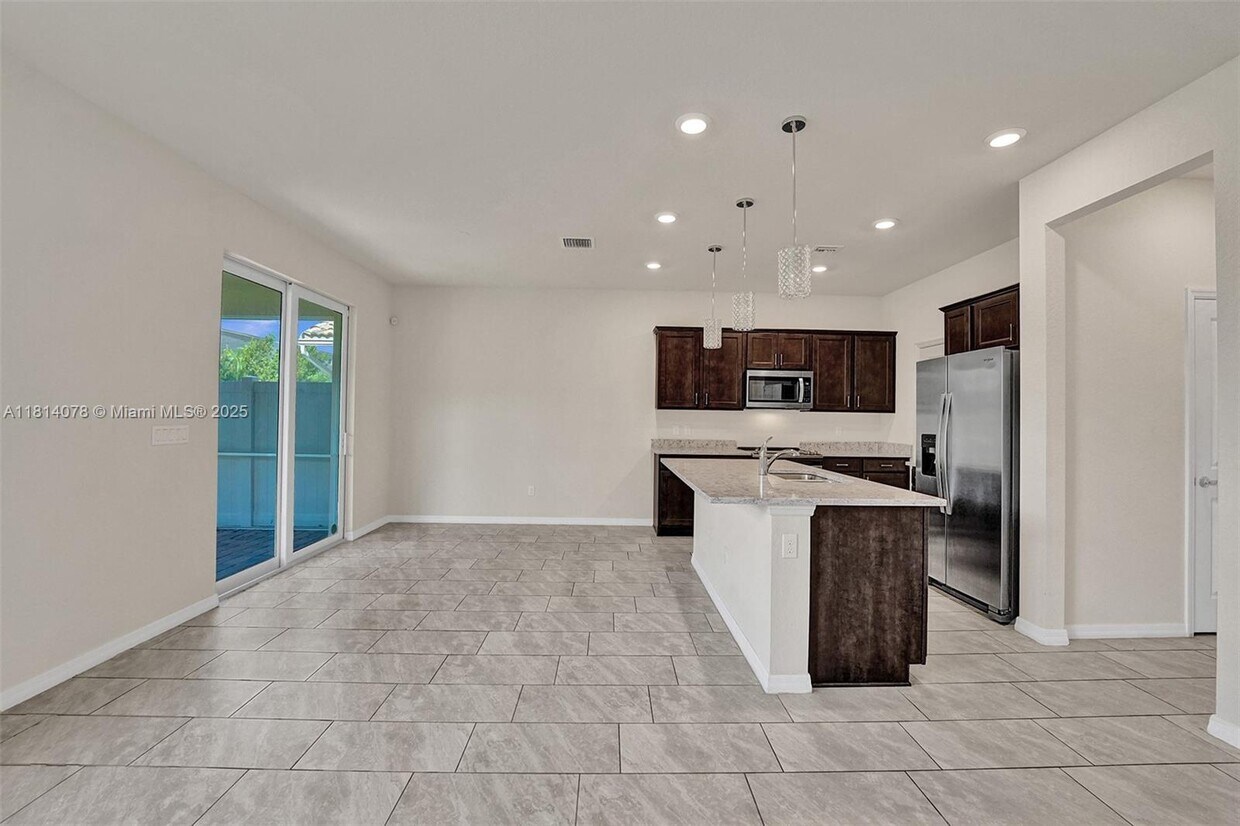 Foto principal - 4764 Eucalyptus Dr