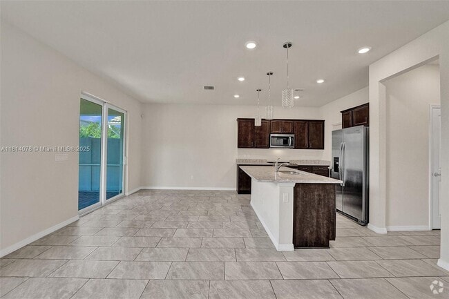 Building Photo - 4764 Eucalyptus Dr