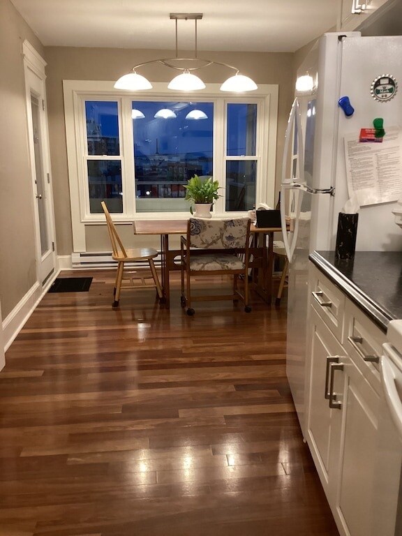 Comedor en la cocina - 391 S Main St