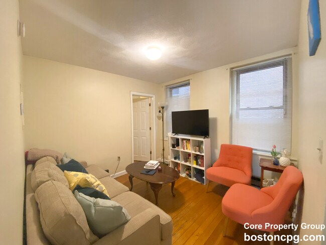 Foto del edificio - 466 Commercial St