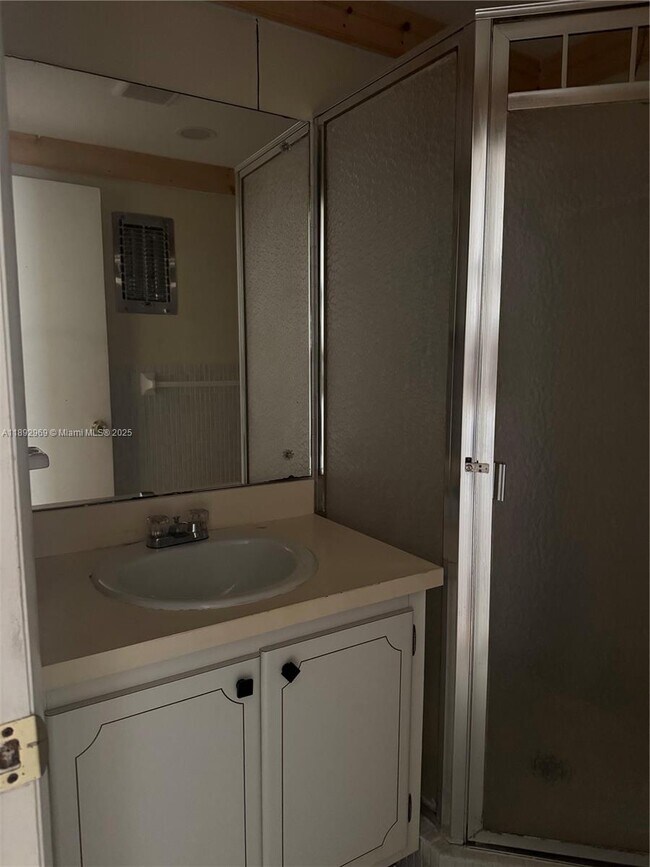 Foto del edificio - 1400 NW 43 Terrace