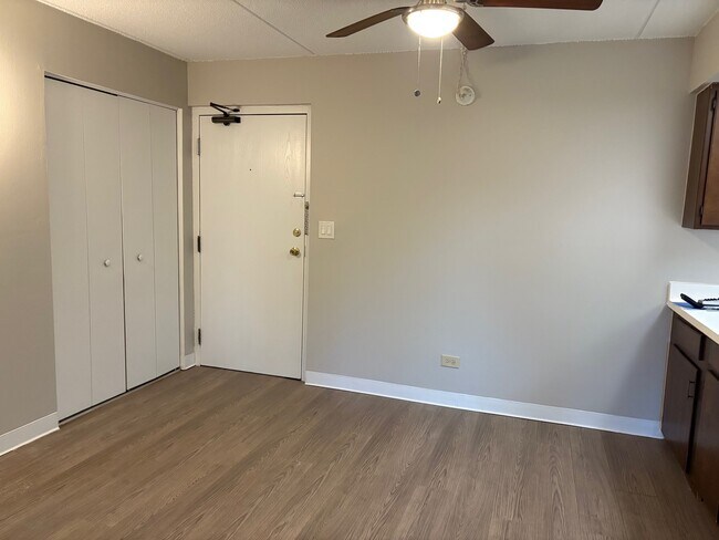 Foto del edificio - 230 Springhill Dr