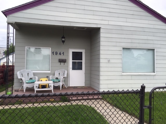 Conveniently located with easy access to schools, stores and parks - 1941 Grand Avenue