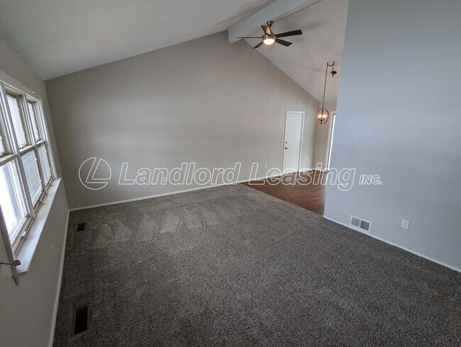 Foto del edificio - Avon Lake Ranch with Fresh Updates, Vaulted Ceilings, and More!