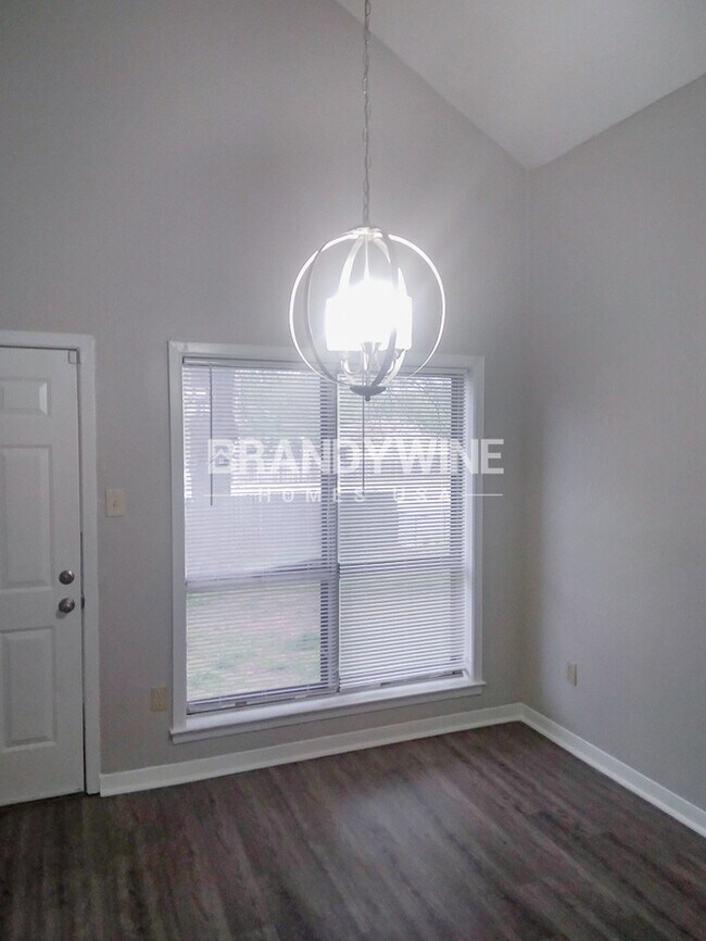 Building Photo - 1.5 MONTHS FREE!!