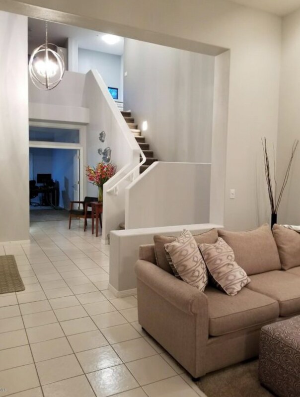 Foto del edificio - 8100 E Camelback Rd