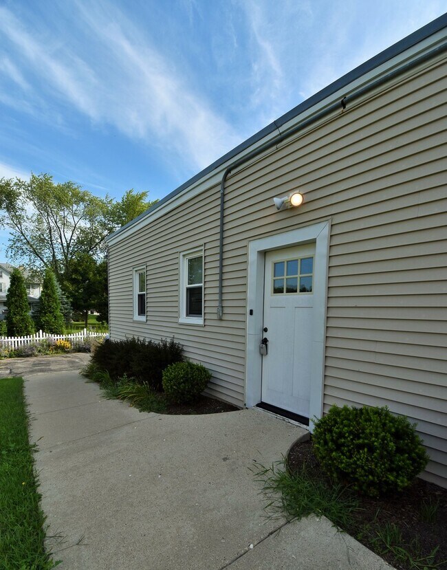 Building Photo - 2302 Johnsburg Rd
