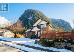 Building Photo - 1007 Balsam Pl