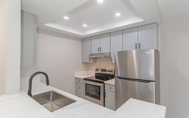 Building Photo - Lovely upstairs 2 bedroom Condo with Modern upgrades in Oceanside