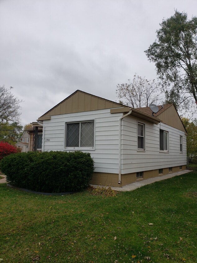 1701 Cleveland St, Gary, IN 46404 House Rental in Gary, IN