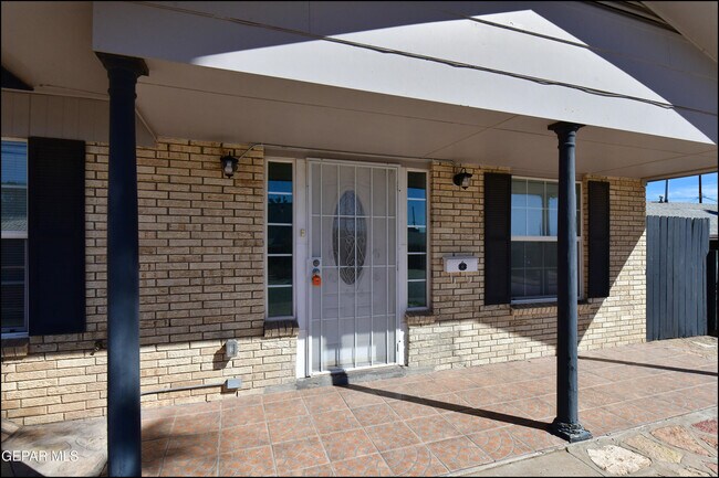 Foto del edificio - 4749 Tropicana Ave