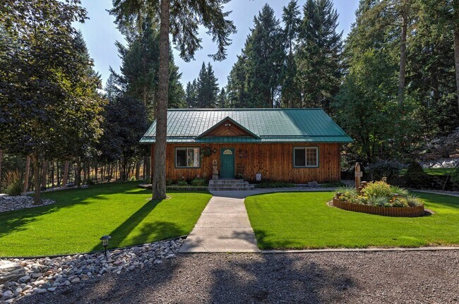 Building Photo - Lolo 4 bedroom, 2 bath, 2,520 Sq. Ft. home...