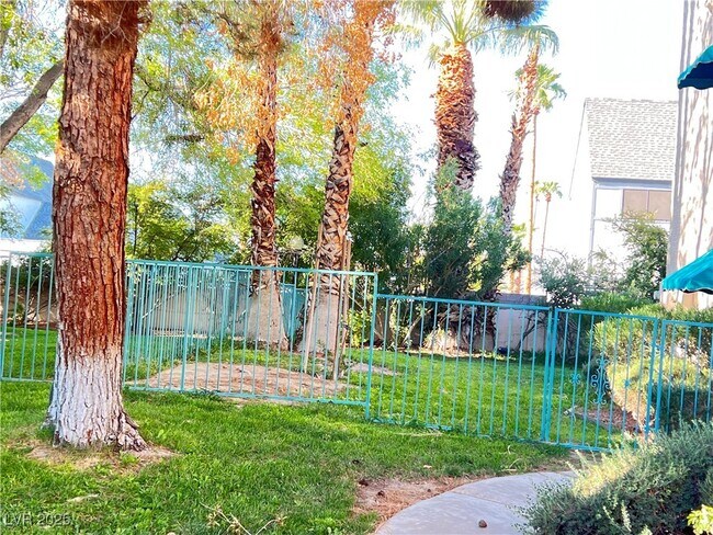 Foto del edificio - 2180 Pinetop Ln