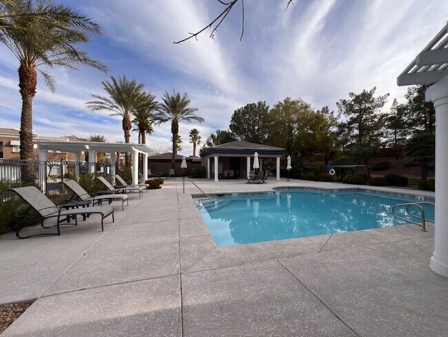 Foto del edificio - Condo on TPC Summerlin golf course! $2250/...