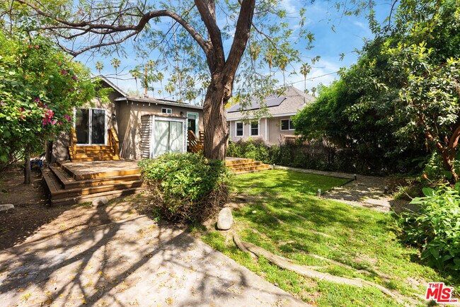 Foto del edificio - 6208 Hayes Ave