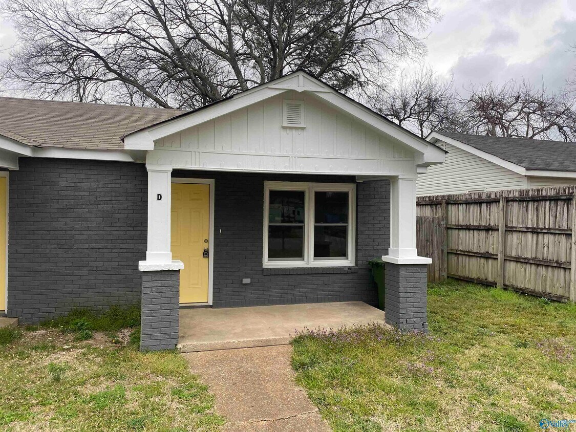 Foto principal - 2704 7th Ave SW