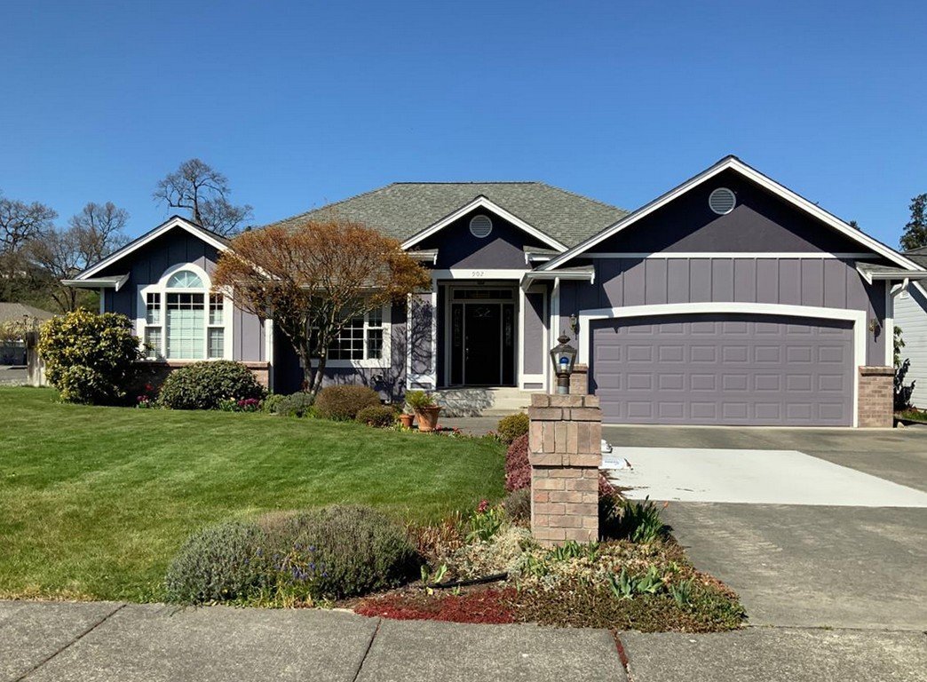 Primary Photo - 3 bed 2 bath, close to Carrie Blake Park a...