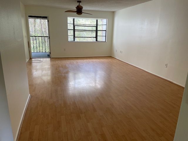 Foto del edificio - 11550 Baywood Meadows Dr