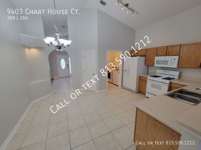 Foto del edificio - Spacious Lake St. Charles Home