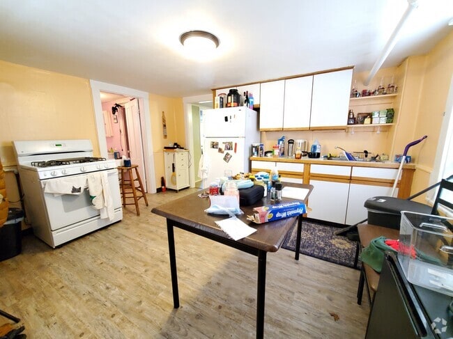 Building Photo - 305 Rindge Ave