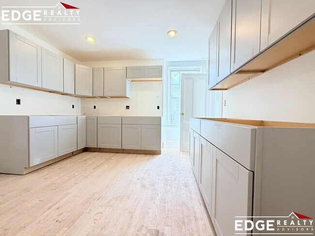 Foto del edificio - 22-24 Everett Sq. Unit 1