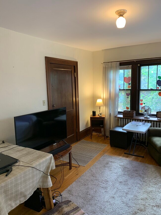 Building Photo - 663 Lincoln Ave