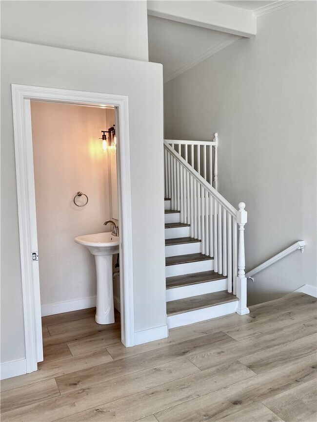 Foto del edificio - 2323 Eastbluff Dr