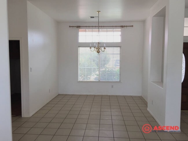 Building Photo - Phenomenal Home Located Off Brimhall and R...